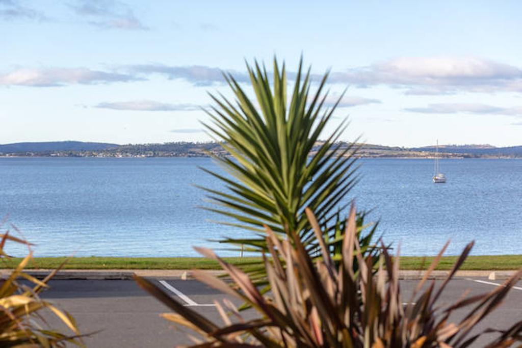 Beachfront Apartment Blackmans Bay Kingston Beach Екстериор снимка